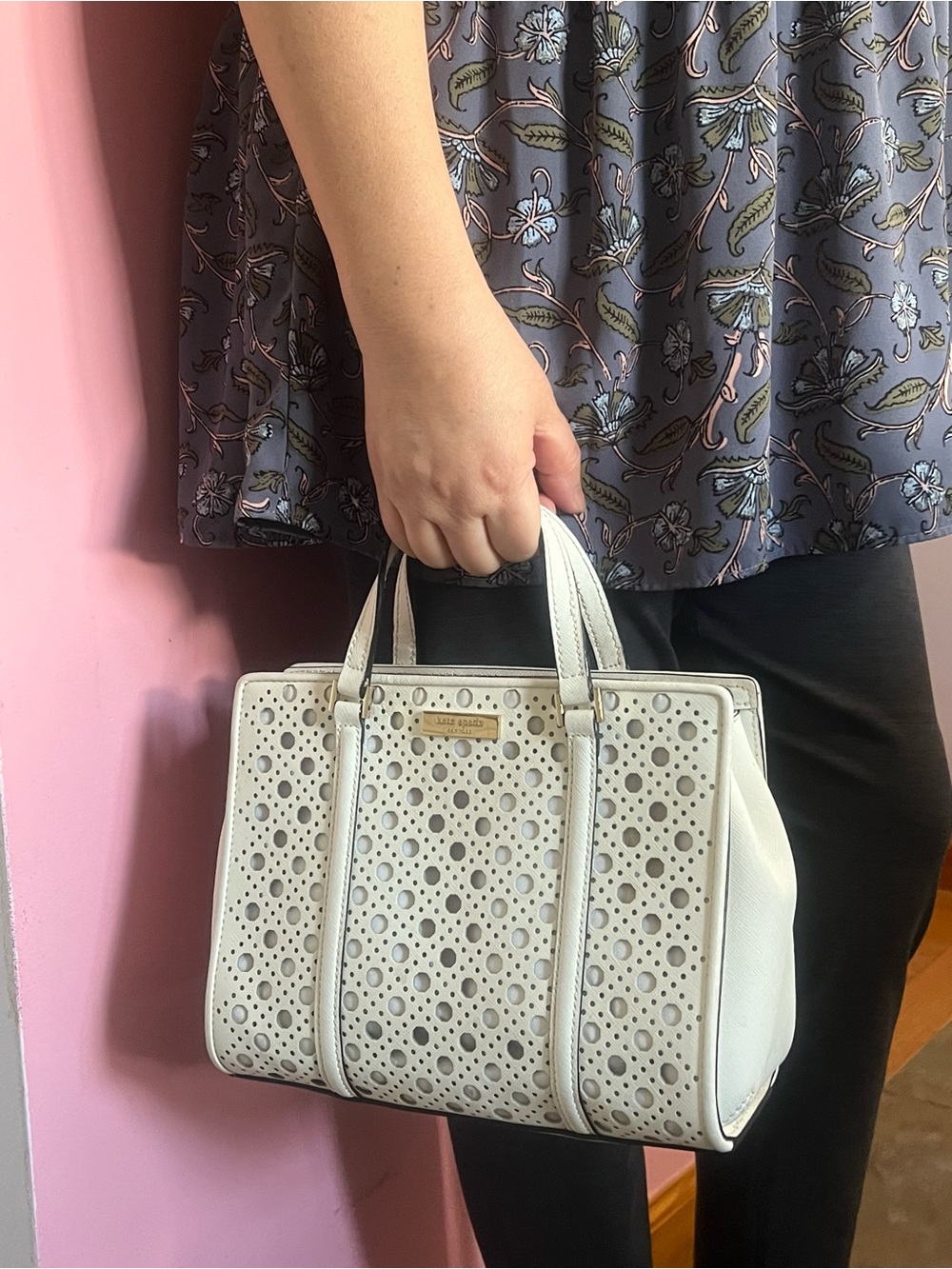 Kate Spade White Leather Tote Bag/purse w
Strap - Picture 7 of 9